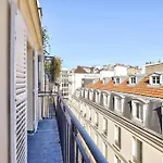 Stylish Flat In The Center Of Paris