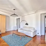 Stylish Flat In The Center Of Paris
