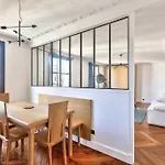 Stylish Flat In The Center Of Paris